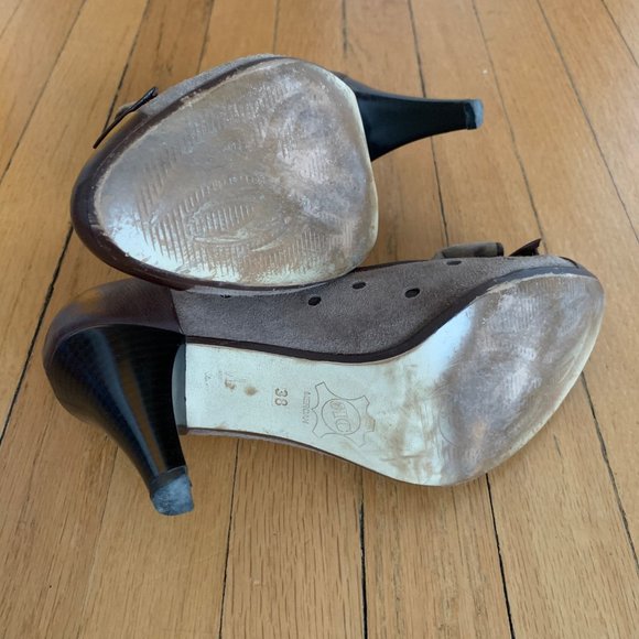 Vintage-style brown and beige heels with bow - Picture 4 of 4